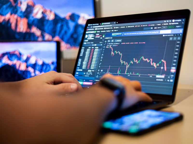 Technical vs. Fundamental Analysis in Trading