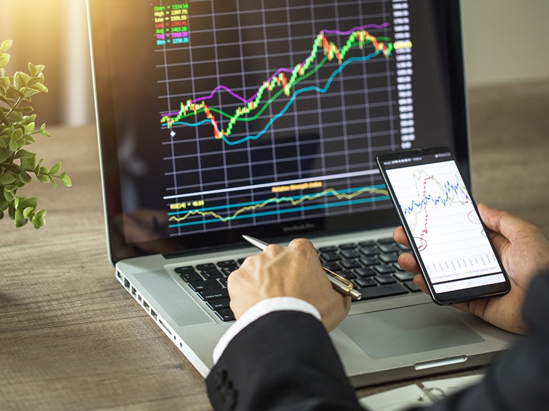 Technical vs. Fundamental Analysis in Trading